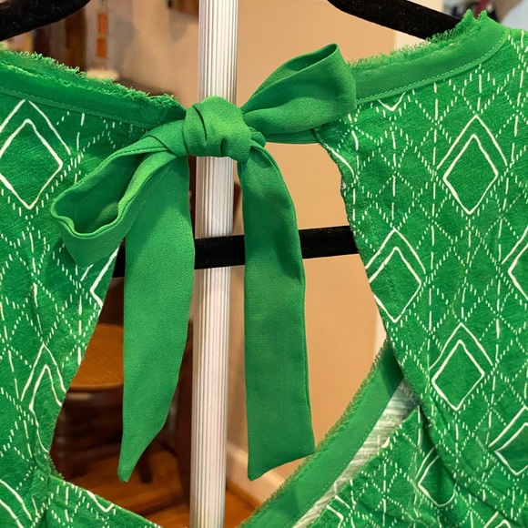 Akemi + Kin Green Tank - Picture 7 of 11